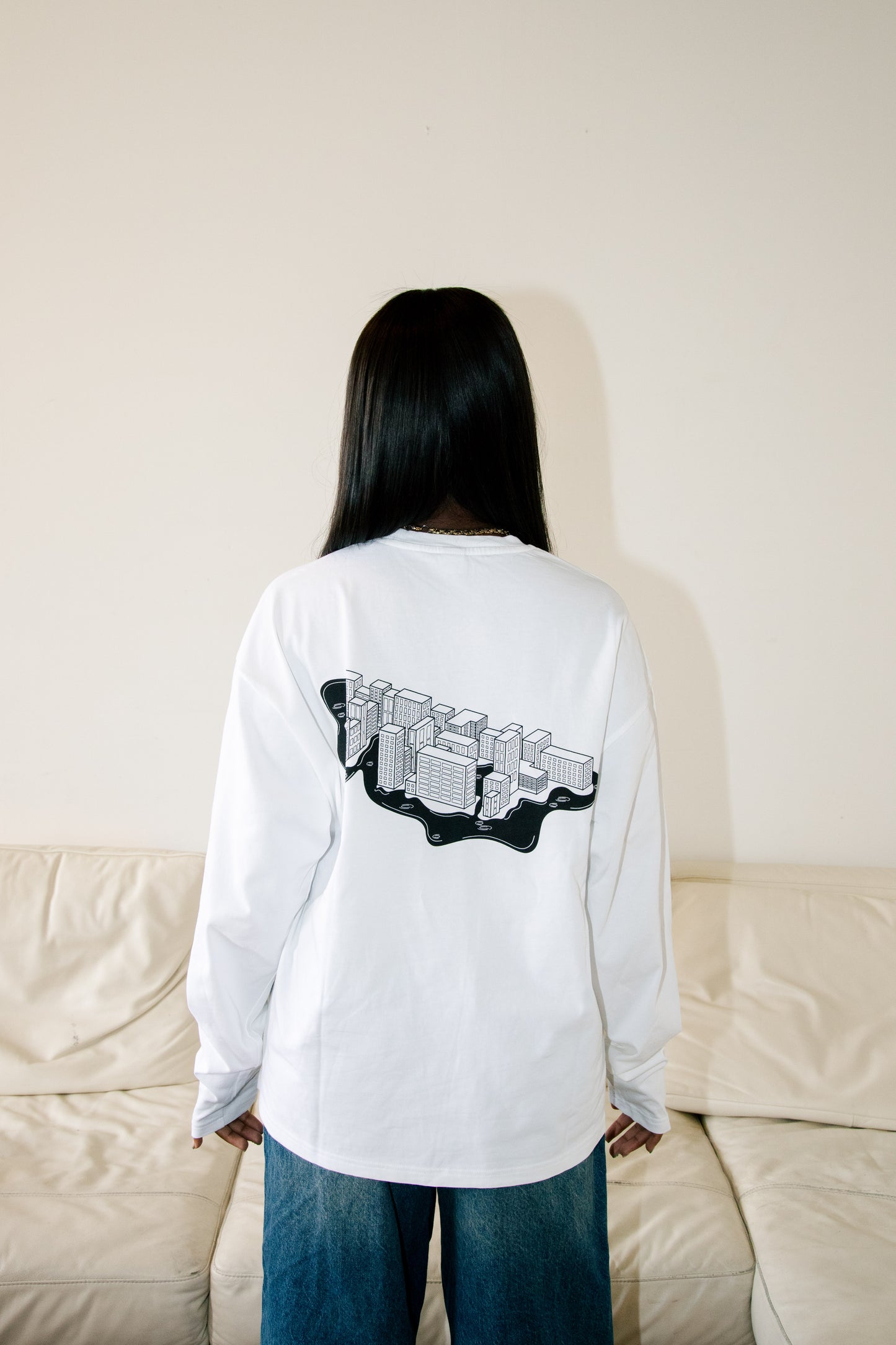 The Longsleeve - “Steden schuilen niet wanneer het regent.”
