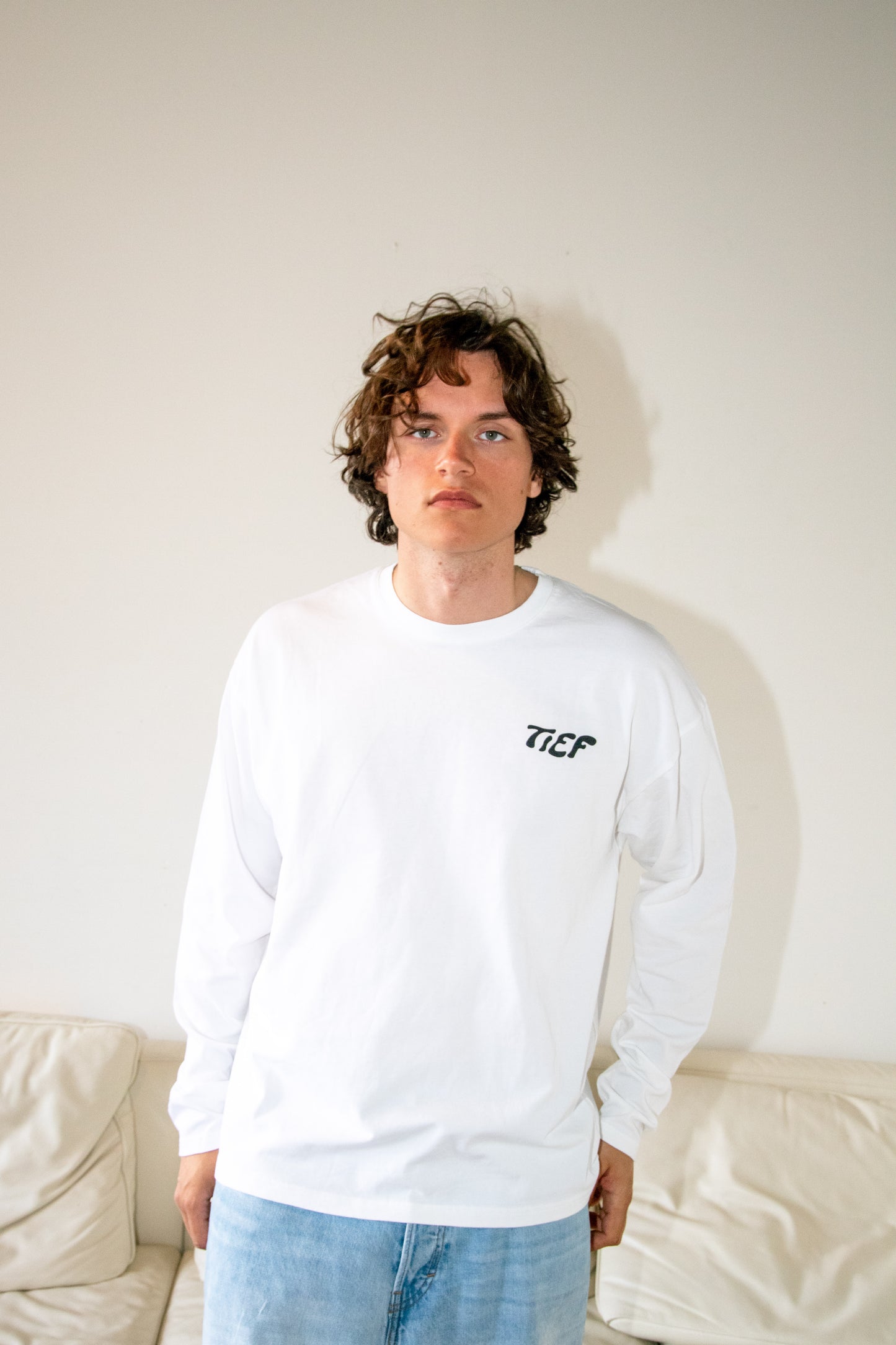 The Longsleeve - “Steden schuilen niet wanneer het regent.”