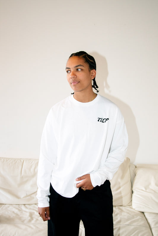 The Longsleeve - “Steden schuilen niet wanneer het regent.”