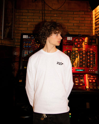 The Longsleeve - “Steden schuilen niet wanneer het regent.”